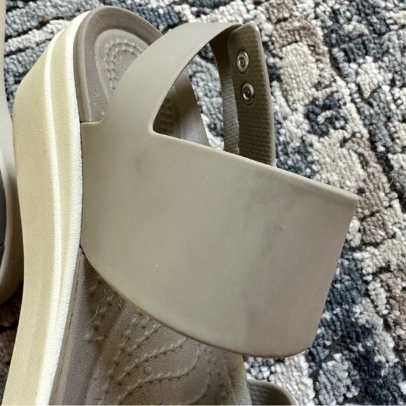 Crocs platform - Picture 4 of 5